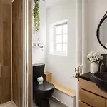 M1 - Magnificent Studio in Le Marais\'s Heart