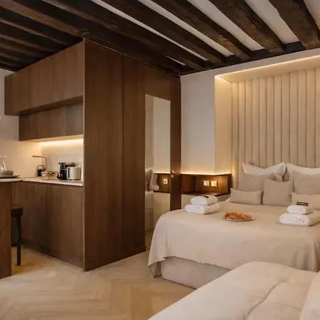 M1 - Magnificent In Le Marais's Heart * Parigi